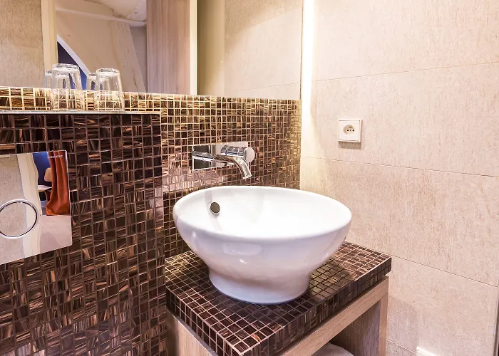 Hotel De Lille - Saint-germain Des Pres 4*